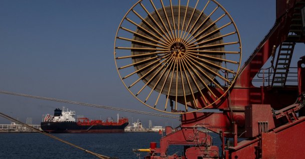 An oil tanker docked at the Port of Fujairah as the U.S.-Israel conflict with Iran limits marine traffic in the Strait of Hormuz, in Fujairah, UAE, May 6, 2026. (Reuters Photo)