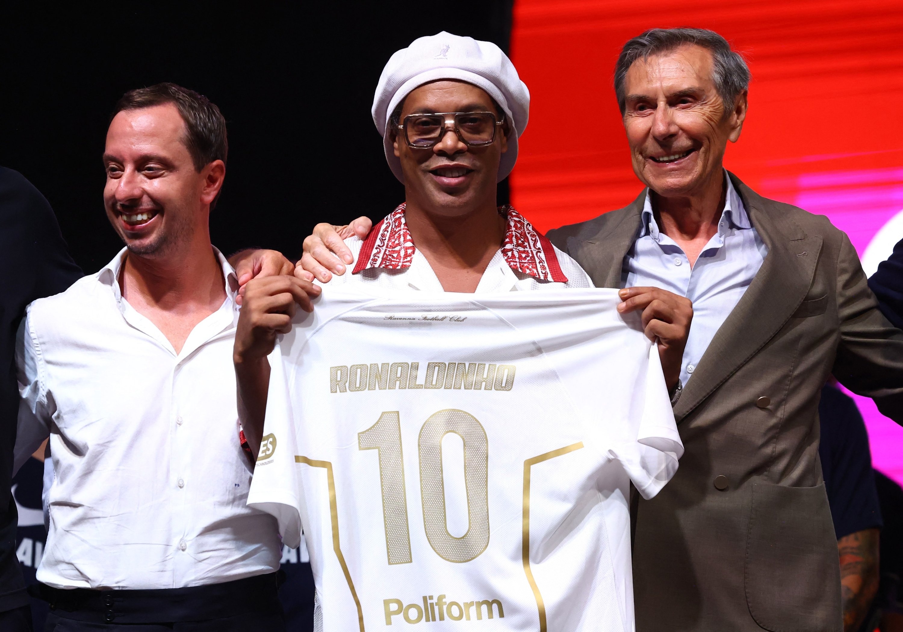 Ronaldinho making comeback to try to score ‘300th goal’