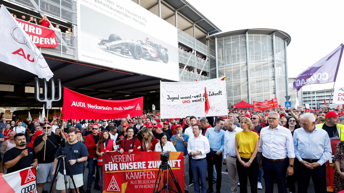 Workers gather to protest at Audi's car plant, one of the facilities threatened with possible closure as part of restructuring plans by parent company Volkswagen, Neckarsulm, Germany, July 29, 2026. (Reuters Photo)