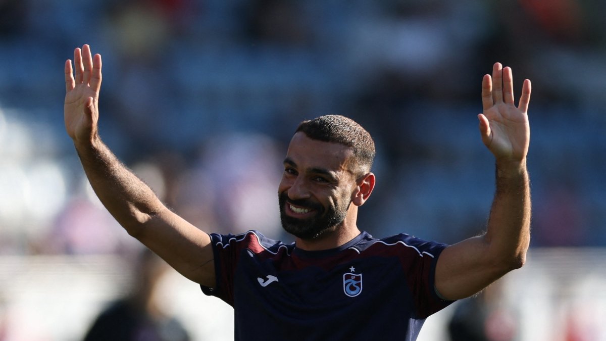 Trabzonspor's Mohamed Salah during the warm-up before the Süper Lig match against Kasımpaşa at Recep Tayyip Erdoğan Stadium, Istanbul, Türkiye, Aug. 15, 2026. (Reuters Photo)