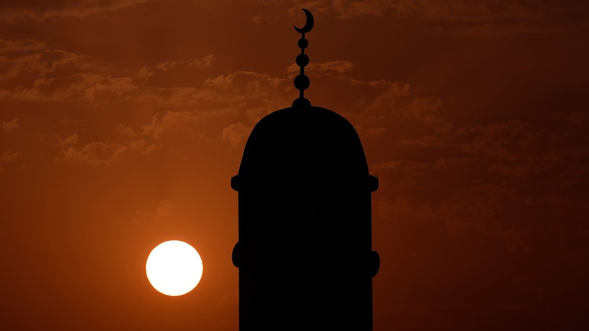 The minaret of a mosque is silhouetted by the setting sun, Doha, Qatar, July 28, 2026. (AFP Photo)