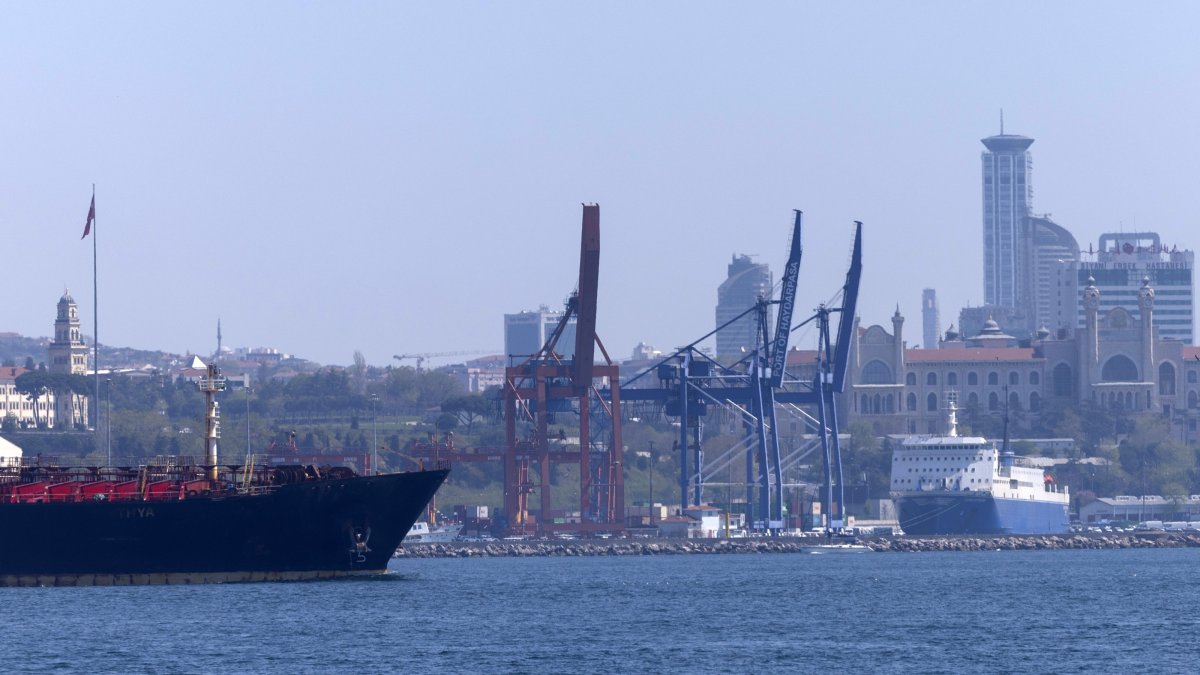 Haydarşasa Port, Istanbul, Türkiye, April 9, 2024. (EPA Photo)