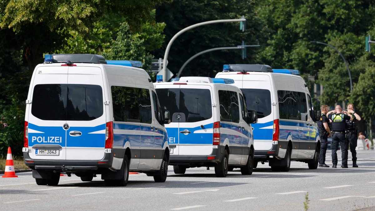 Police officers and vehicles are seen prior to the start of the Christopher Street Day (CSD) demonstration in Hamburg, northern Germany, Aug. 1, 2026. (AFP Photo)