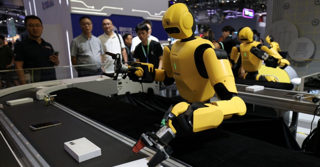 DexForce humanoid robots demonstrate working on a smartphone assembly and inspection production line at the World Robot Conference, Beijing, China, Aug. 19, 2026. (REUTERS Photo)