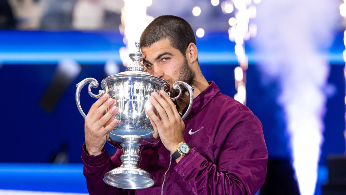 Spain's Carlos Alcaraz with the U.S. Open trophy after winning the final of men’s singles at Billie Jean King National Tennis Center, Flushing, U.S., Sept. 7, 2025. (Reuters Photo)
