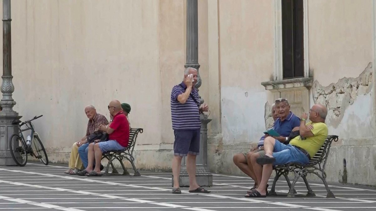 In this video, a man wipes the sweat off his face in the Sicilian town of Floridia where five years ago a temperature of 48.8 degrees Celsius, the highest temperature officially registered in continental Europe, was recorded, Italy, Aug. 19, 2026. (Reuters Photo)