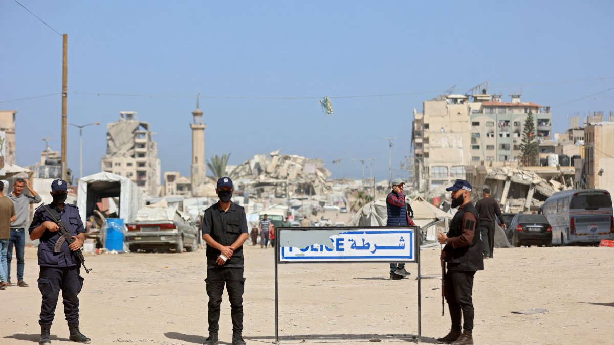 Palestinian group Hamas police officers stand guard as people attend the opening of the Fatah party's eighth general conference at Al-Azhar University in Gaza City, May 14, 2026. (AFP File Photo)