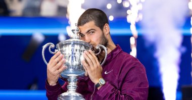 Spain's Carlos Alcaraz with the U.S. Open trophy after winning the final of men’s singles at Billie Jean King National Tennis Center, Flushing, U.S., Sept. 7, 2025. (Reuters Photo)