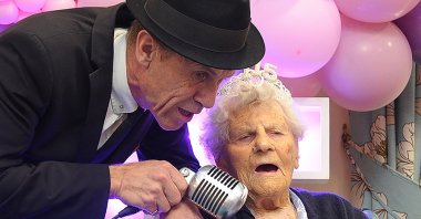 A handout photograph released by Hallmark Care Homes shows Ethel Caterham celebrating her 115th birthday in Lightwater, London, England, U.K., Aug. 21, 2024. (AFP Photo)