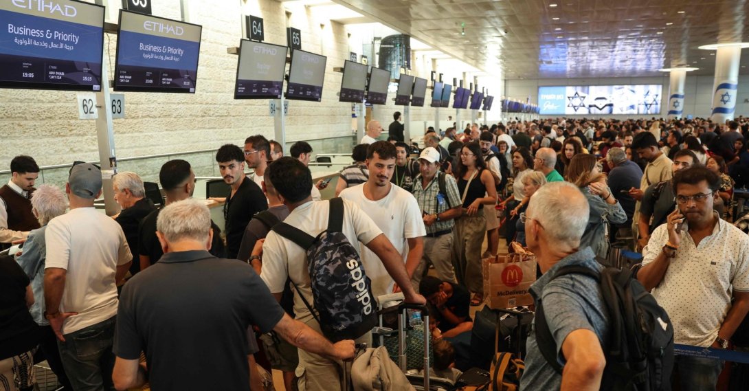 Passengers wait with their luggage at a check-in area amid disruptions caused by a surprise staff strike at Ben Gurion Airport in Lod, near Tel Aviv, Aug. 20, 2026. (AFP File Photo)
