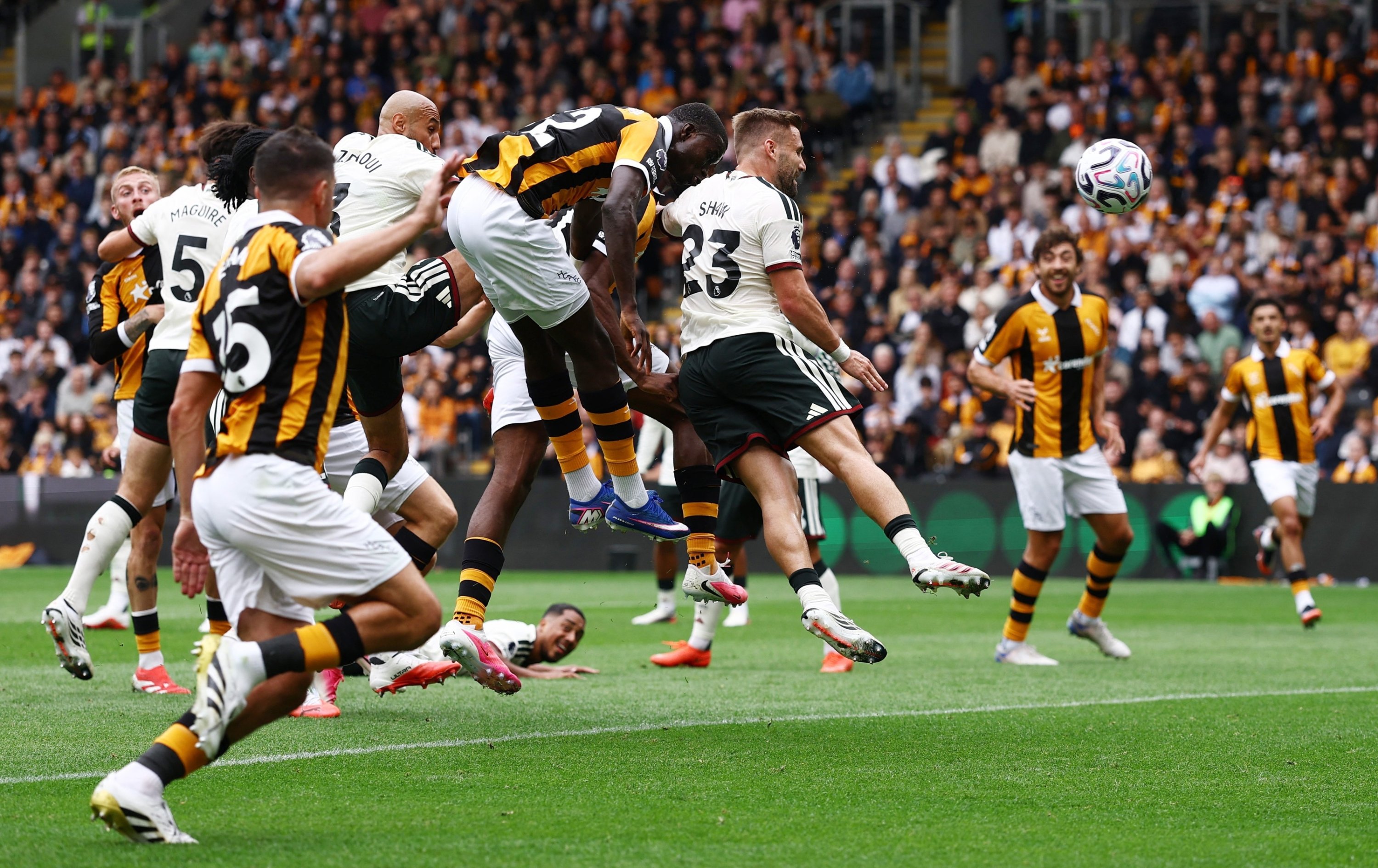 Hull roar back into Premier League with 2-0 rout of Man Utd