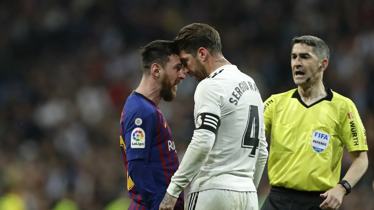 Barcelona's Lionel Messi (L) clashes with Real Madrid's Sergio Ramos as they argue during the Spanish La Liga match at the Bernabeu stadium, Madrid, Spain, March 2, 2019. (AP Photo)
