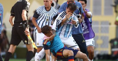 Argentina's Leandro Paredes clashes with Spain's Gavi during the 2026 FIFA World Cup final match between Spain and Argentina at the New York/New Jersey Stadium, East Rutherford, U.S., July 19, 2026. (AFP Photo)