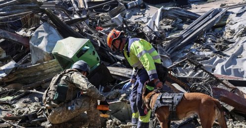 Rescuers with a dog work at a site of a shopping centre destroyed by yesterday's Russian drone attack, amid Russia's attack on Ukraine, in the city of Kryvyi Rih, Dnipropetrovsk region, Ukraine, Aug. 22, 2026. (Reuters Photo)