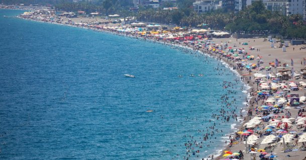The Konyaaltı Beach, Antalya, southern Türkiye, July 13, 2022. (DHA Photo)
