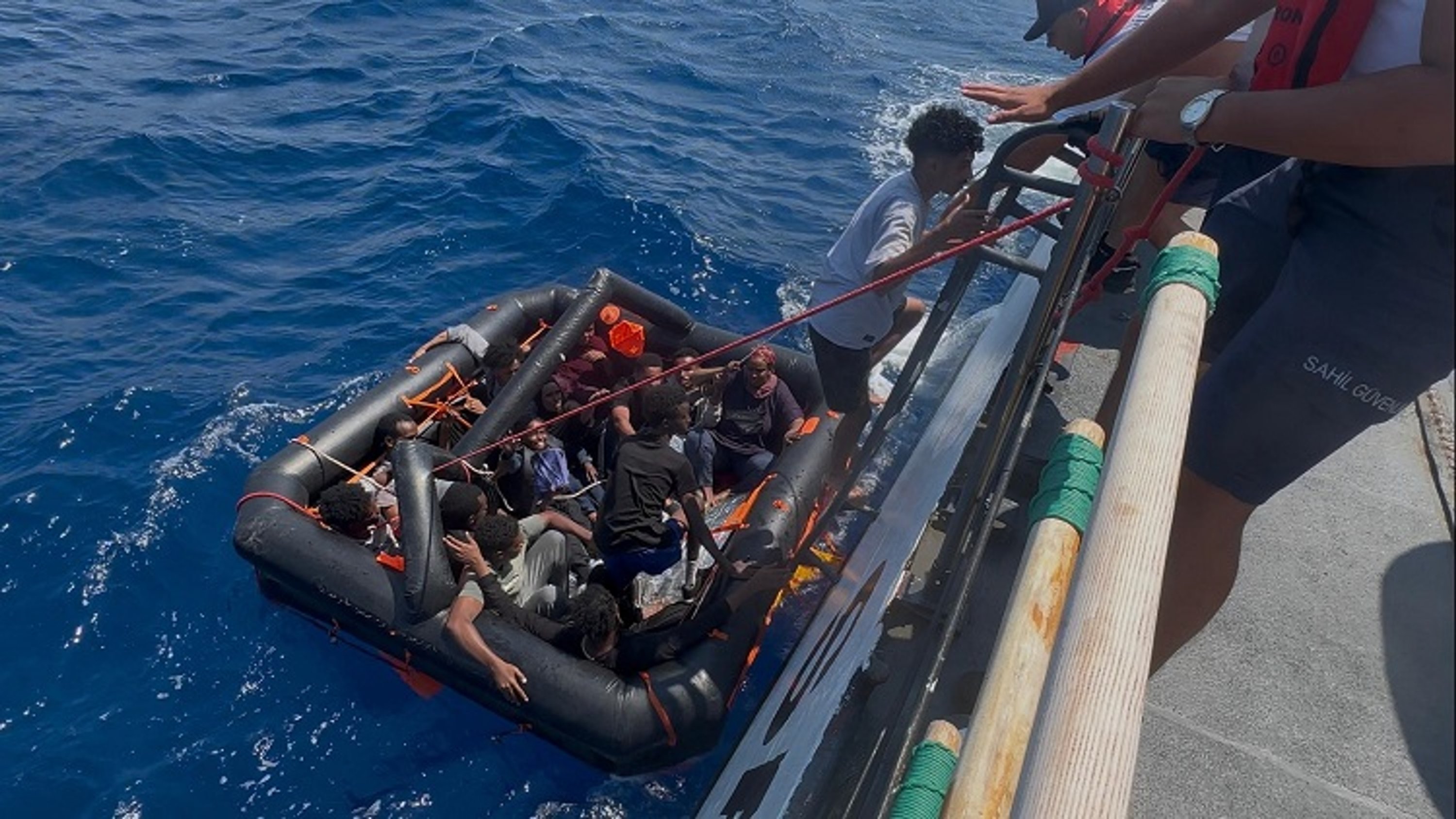 Türkiye detains 48 migrant smuggling suspects in nationwide operations