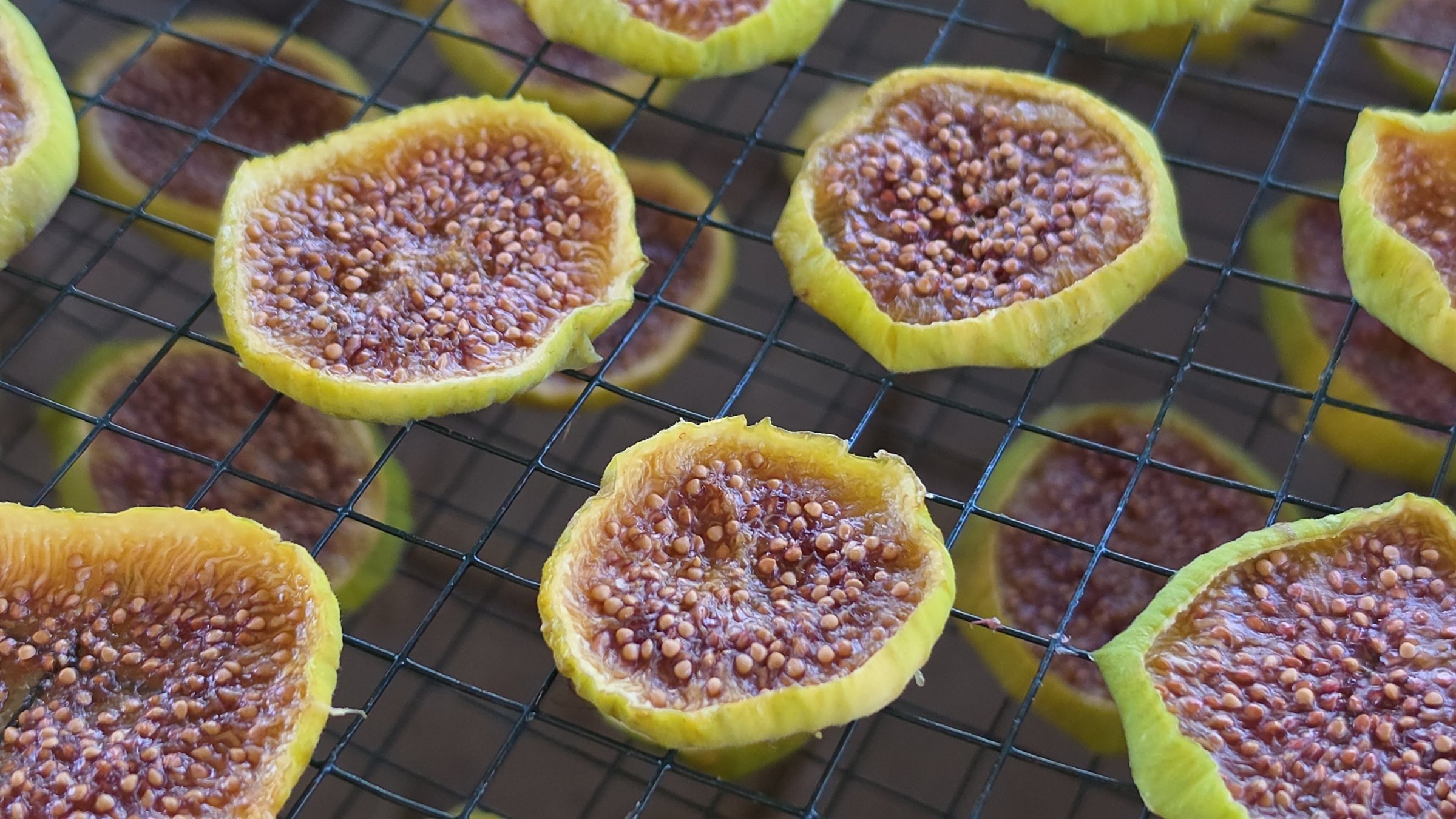 Thinly sliced figs are laid out on drying racks as part of the production process for fig chips, Aydın, Türkiye, Aug. 24, 2026. (IHA Photo)