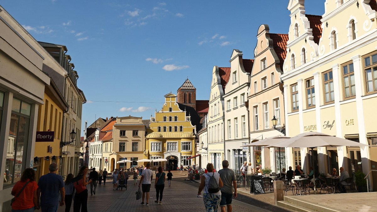 A general view of the pedestrian zone in the historic town center of Wismar, Germany, Aug. 8, 2026. (Reuters Photo)