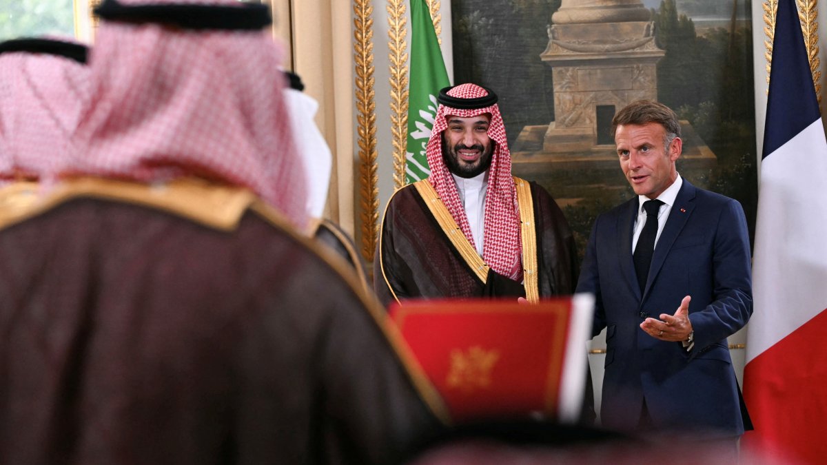 France's President Emmanuel Macron and Saudi Arabia's Crown Prince Mohammed bin Salman (MBS) pose during a trade agreement signature ceremony after their meeting at the Elysee Palace in Paris, France, Aug. 24, 2026. (Reuters Photo)