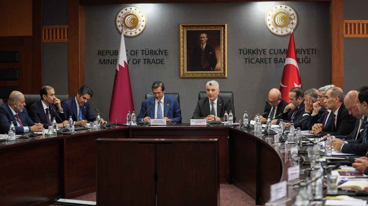 Trade Minister Ömer Bolat (C-R) and Qatar’s Minister of State for Foreign Trade, Ahmed bin Mohammed Al-Sayed (C-L), during a roundtable meeting in Ankara, Türkiye, Aug. 24, 2026. (AA Photo)
