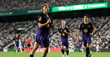 Barcelona's Fermin Lopez (L) celebrates scoring his side's fifth goal against Elche in Elche, Spain, Aug. 23, 2026 (Reuters Photo)
