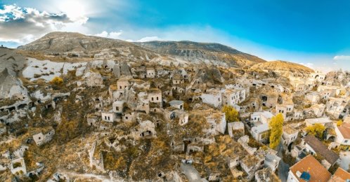 An aerial view of Karain Village and its abandoned structures, Cappadocia, central Türkiye. (Shutterstock Photo)