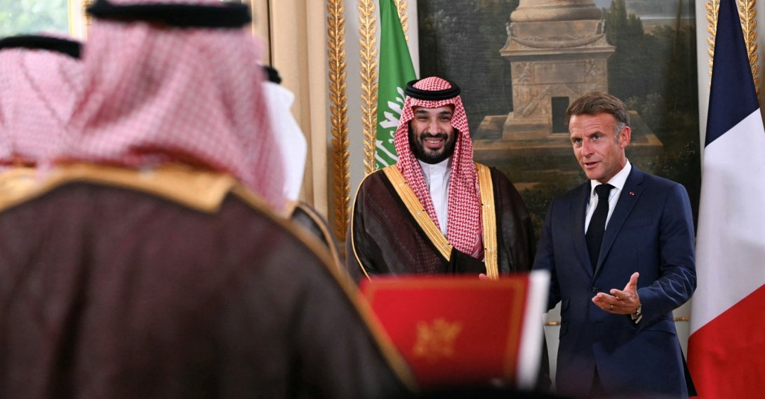 France's President Emmanuel Macron and Saudi Arabia's Crown Prince Mohammed bin Salman (MBS) pose during a trade agreement signature ceremony after their meeting at the Elysee Palace in Paris, France, Aug. 24, 2026. (Reuters Photo)