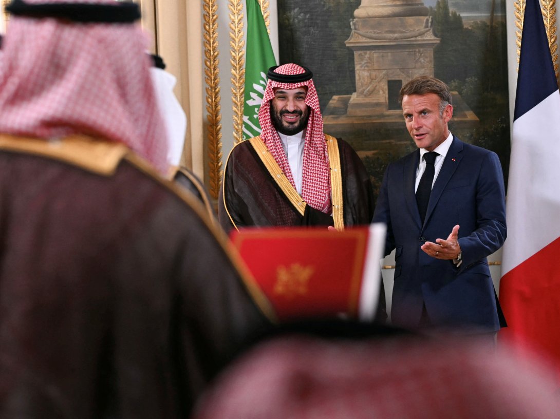 France's President Emmanuel Macron and Saudi Arabia's Crown Prince Mohammed bin Salman (MBS) pose during a trade agreement signature ceremony after their meeting at the Elysee Palace in Paris, France, Aug. 24, 2026. (Reuters Photo)