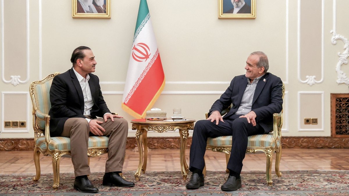 Iranian President Masoud Pezeshkian (R) meets with Pakistan military chief Field Marshal Asim Munir, in Tehran, Iran, Aug. 24, 2026. (Reuters Photo)