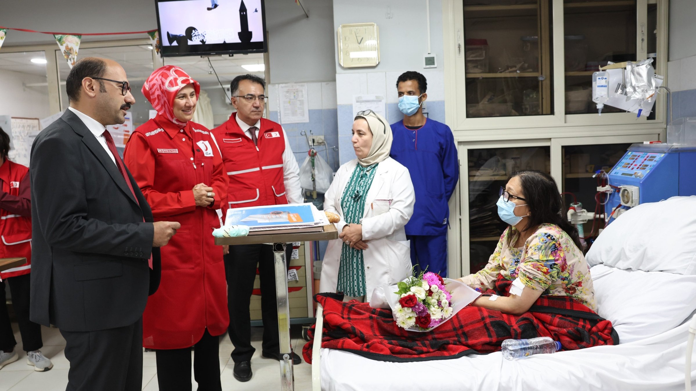 Kızılay President Fatma Meriç Yılmaz visits Palestinian patients from Gaza receiving treatment, Cairo, Egypt, Aug. 23, 2026. (AA Photo)