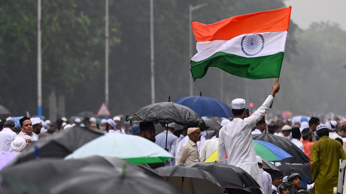 A Muslim devotee waves the national flag of India after the Eid al-Fitr prayer in Kolkata, India, March 21, 2026. (Getty Images Photo)