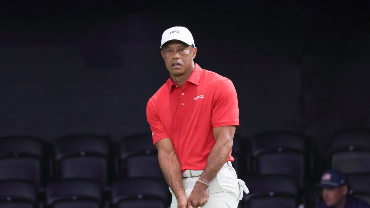 Tiger Woods of the Jupiter Links Golf Club makes a practice shot before the match, Palm Beach Gardens, March 24, 2026. (AP Photo)