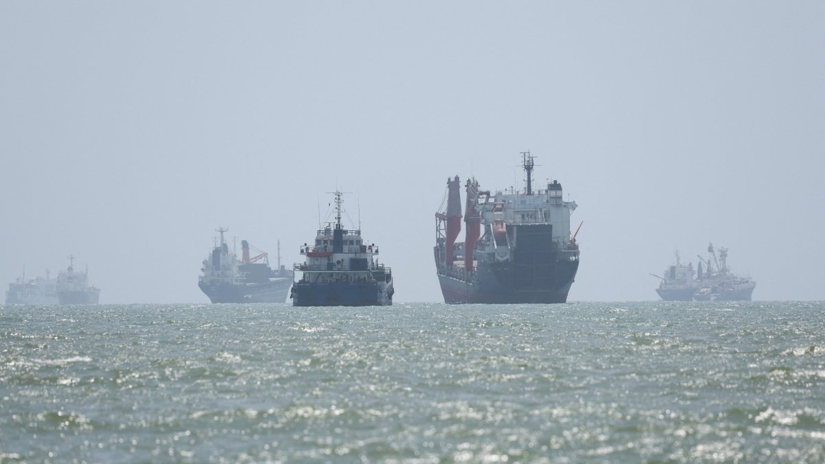 Vessels in the Strait of Hormuz are visible near the beach of Bandar Abbas, Iran, August 25, 2026. (Reuters Photo)