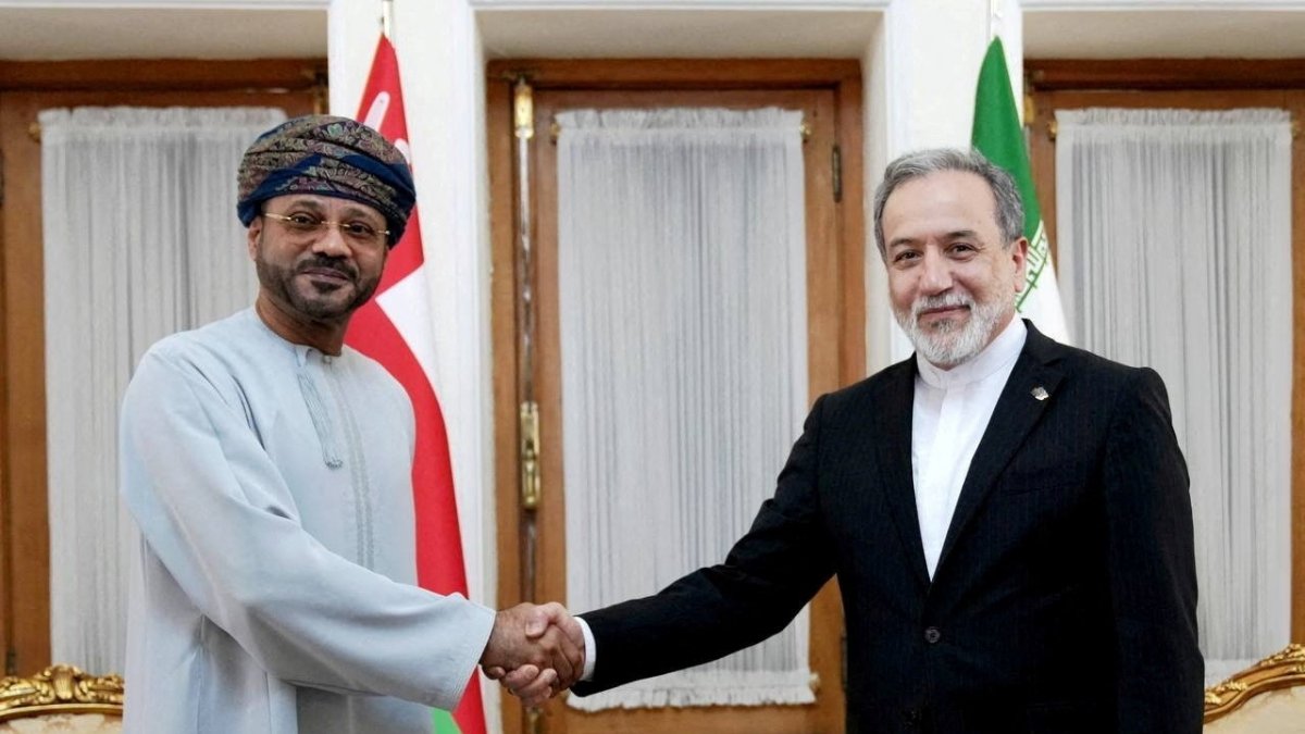 Iran und Oman erörtern einen temporären Korridor durch die Straße von ...