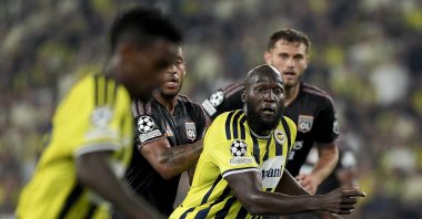 Fenerbahçe's Romelu Lukaku (R) in action during the UEFA Champions League match against Olympique Lyonnais at Chobani Stadium, Istanbul, Aug. 18, 2026. (AA Photo)