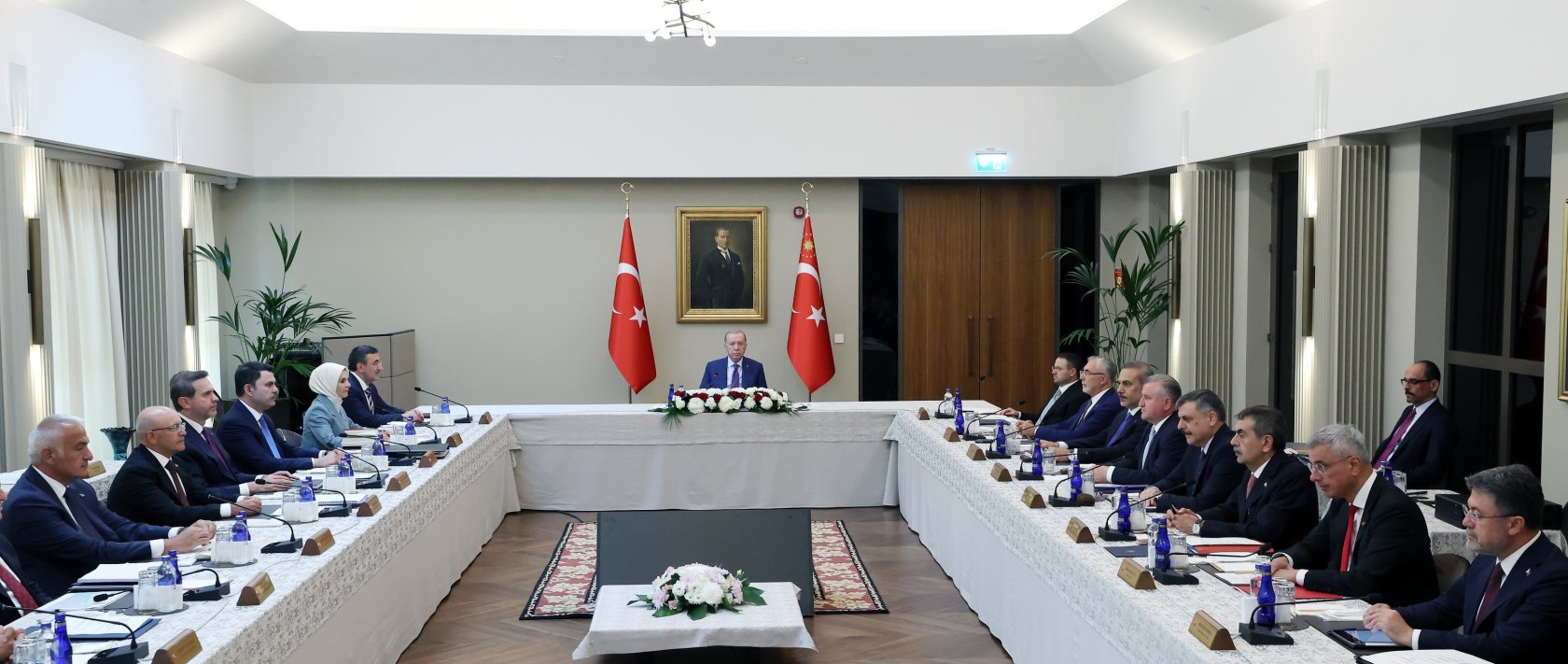President Recep Tayyip Erdoğan chairs a Cabinet meeting in Ahlat, Bitlis, Aug. 25, 2026. (AA Photo)