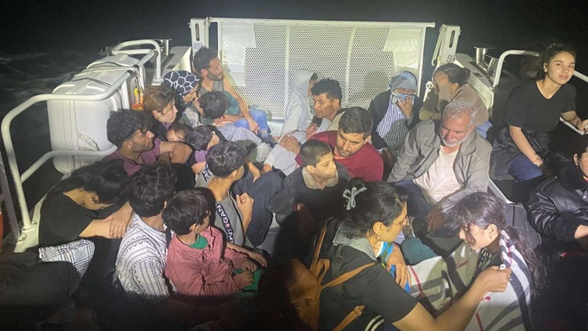 Illegal migrants are detained during a raid off Çanakkale, western Türkiye, Aug. 26, 2026. (AA Photo)