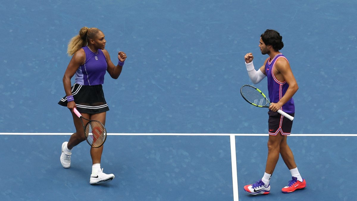 Serena Williams and Carlos Alcaraz react during the U.S. Open mixed doubles quarterfinal match against Belinda Bencic and Flavio Cobolli at Flushing Meadows, New York, U.S., Aug. 25, 2026. (Reuters Photo)