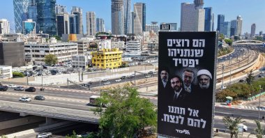 A billboard by the Likud Party of Israeli Prime Minister Benjamin Netanyahu depicting President Recep Tayyip Erdoğan (C-R) with other leaders, with Hebrew text reading "They want Netanyahu to lose, don't let them win," ahead of Israel's general election, is posted near a highway, Tel Aviv, Israel, Aug. 19, 2026. (AFP Photo)