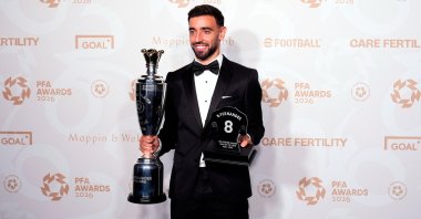 Bruno Fernandes with his Player of the Year award during the PFA Awards 2026 at Manchester Opera House, Manchester, U.K., Aug. 25, 2026. (AP Photo)
