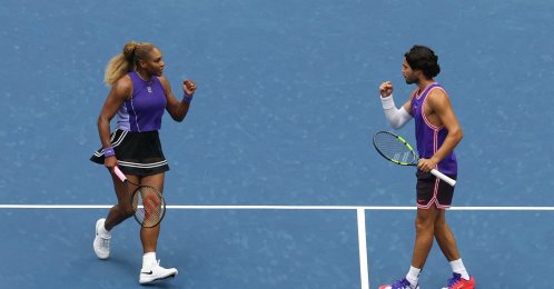 Serena Williams and Carlos Alcaraz react during the U.S. Open mixed doubles quarterfinal match against Belinda Bencic and Flavio Cobolli at Flushing Meadows, New York, U.S., Aug. 25, 2026. (Reuters Photo)