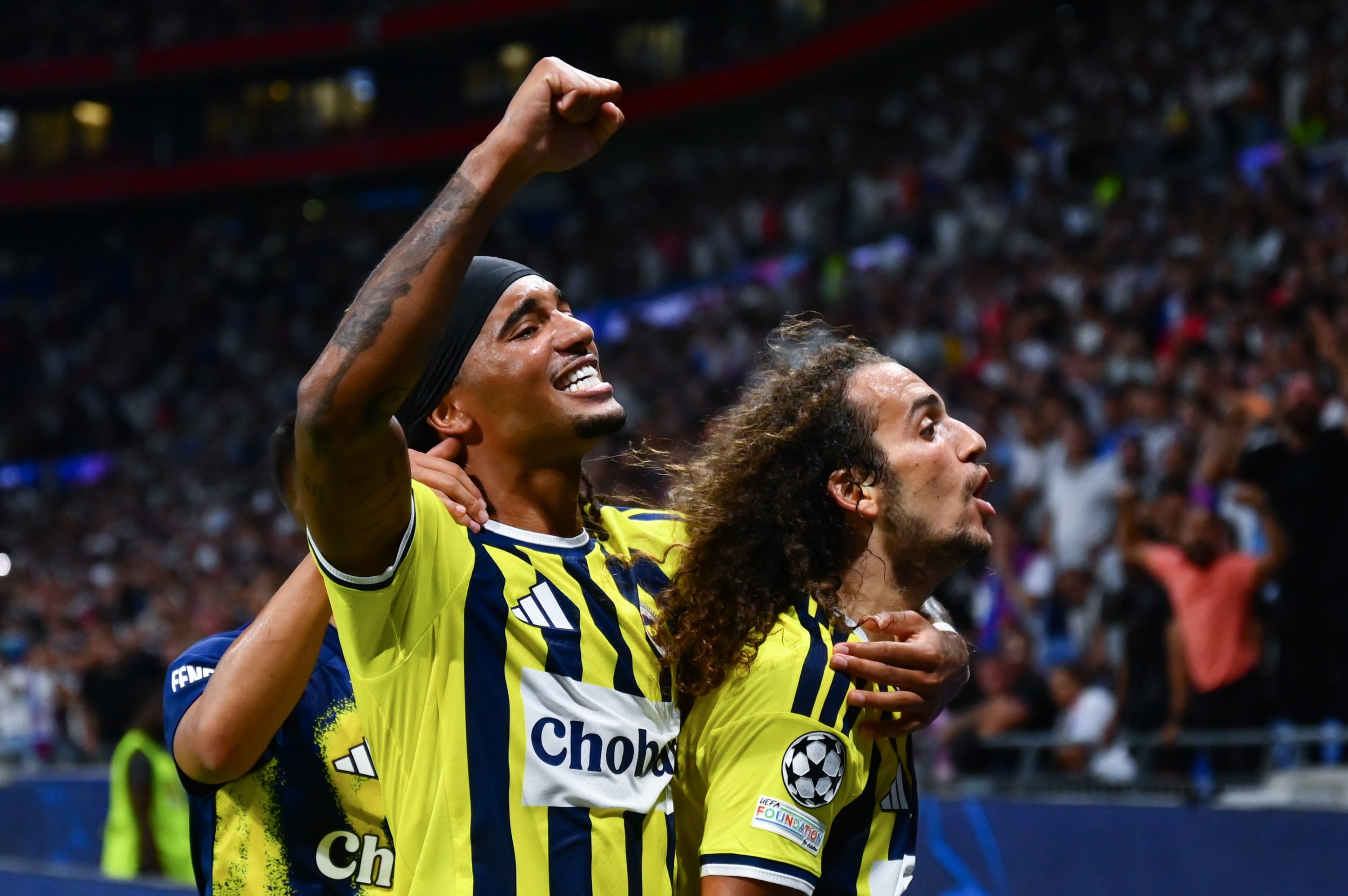 Fenerbahçe send off Lyon to make Champions League return