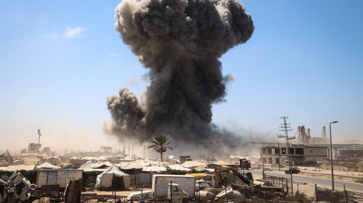 Black smoke rises following an Israeli strike as the Health Ministry in Gaza reported that 1,286 Palestinians have been killed since the cease-fire came into effect on Oct. 10, Maghazi, central Gaza Strip, Palestine, Aug. 23, 2026. (AFP Photo)