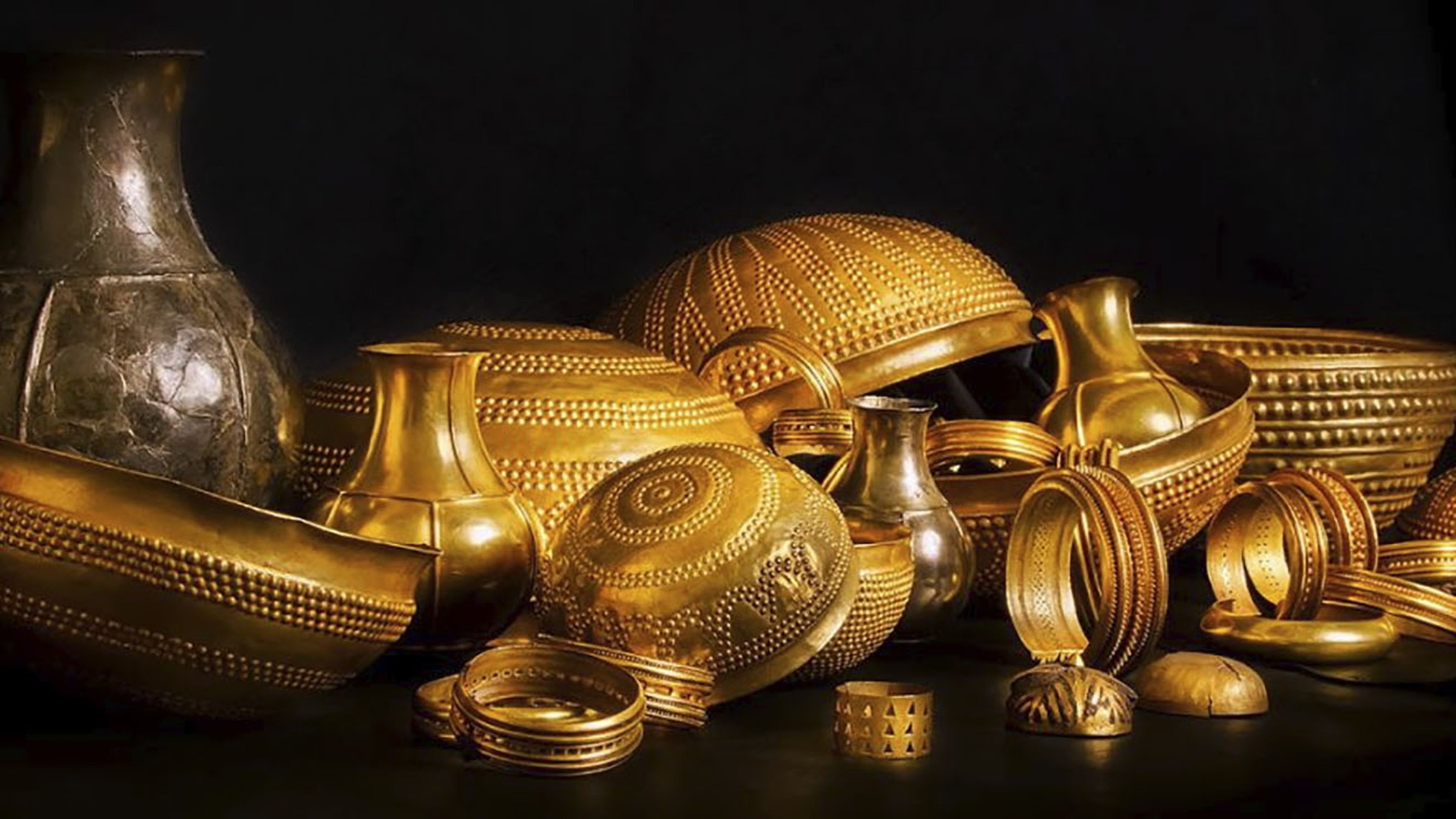 A undated handout photo by the Museum of Villena shows several items dated back Bronze Age that are made up of the Treasure of Villena, in Villena, Alicante, eastern Spain, Aug. 27, 2026. (EPA Photo)