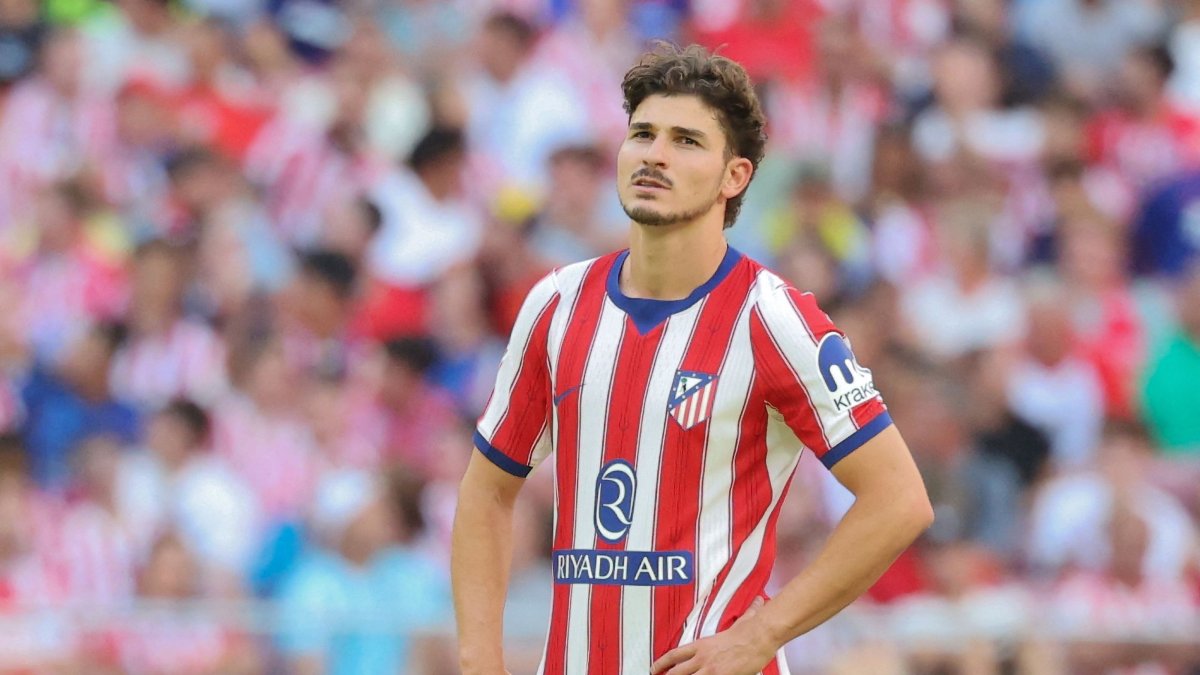 Atletico Madrid's Argentine forward Julian Alvarez is pictured amid boos from home supporters during the Spanish league football match between Club Atletico de Madrid and Villarreal CF at Metropolitano Stadium in Madrid, Spain, Aug. 23, 2026. (AFP Photo)