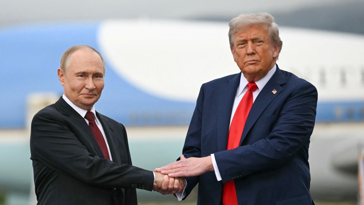 U.S. President Donald Trump greets Russian President Vladimir Putin on the tarmac after they arrived at Joint Base Elmendorf-Richardson in Anchorage, Alaska, Aug. 15, 2025. (AFP Photo)