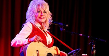 Dolly Parton attends Stella Parton's Red Tent Women's Conference 2014 at the Doubletree Hotel Downtown, Tennessee, U.S., April 18, 2014. (Getty Images Photo)