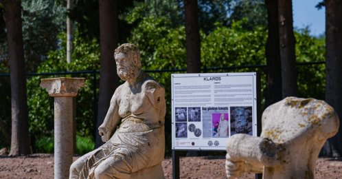 A close-up of a seated statue of Homer, discovered during excavations at Klaros beginning in 1952 and reconstructed in 2004, are displayed at the Archaeology and Ethnography Museum, Izmir, Türkiye, Aug. 24, 2026. (AA Photo)