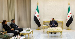 Syria's President Ahmed al-Sharaa meets with SDF ringleader Mazloum Abdi, at the People's Palace in Damascus. (AFP Photo)