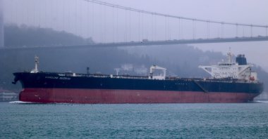 A crude oil tanker transits the Bosporus, Istanbul, Türkiye, March 22, 2026. (Reuters Photo)